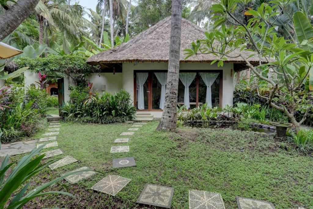 Rumah Kelapa Sepi Karangasem  Luaran gambar